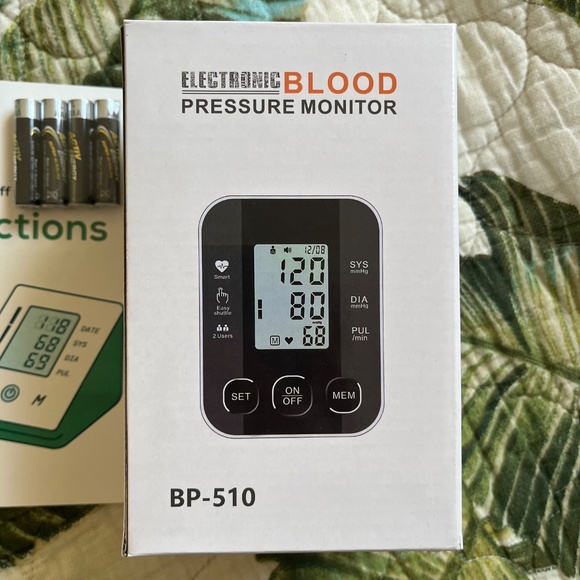 Blood Pressure Monitor with Cuff NIB - Picture 4 of 4